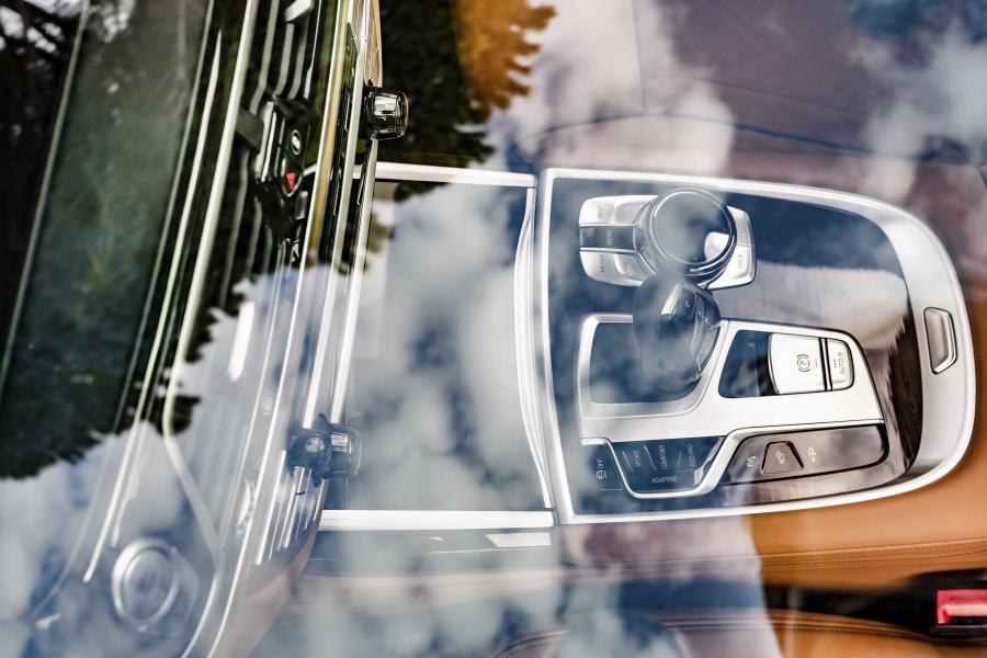 Детали интерьера BMW 745Le xDrive M Sport (G12) 2019 года  (WW) (фото 91 из 103)